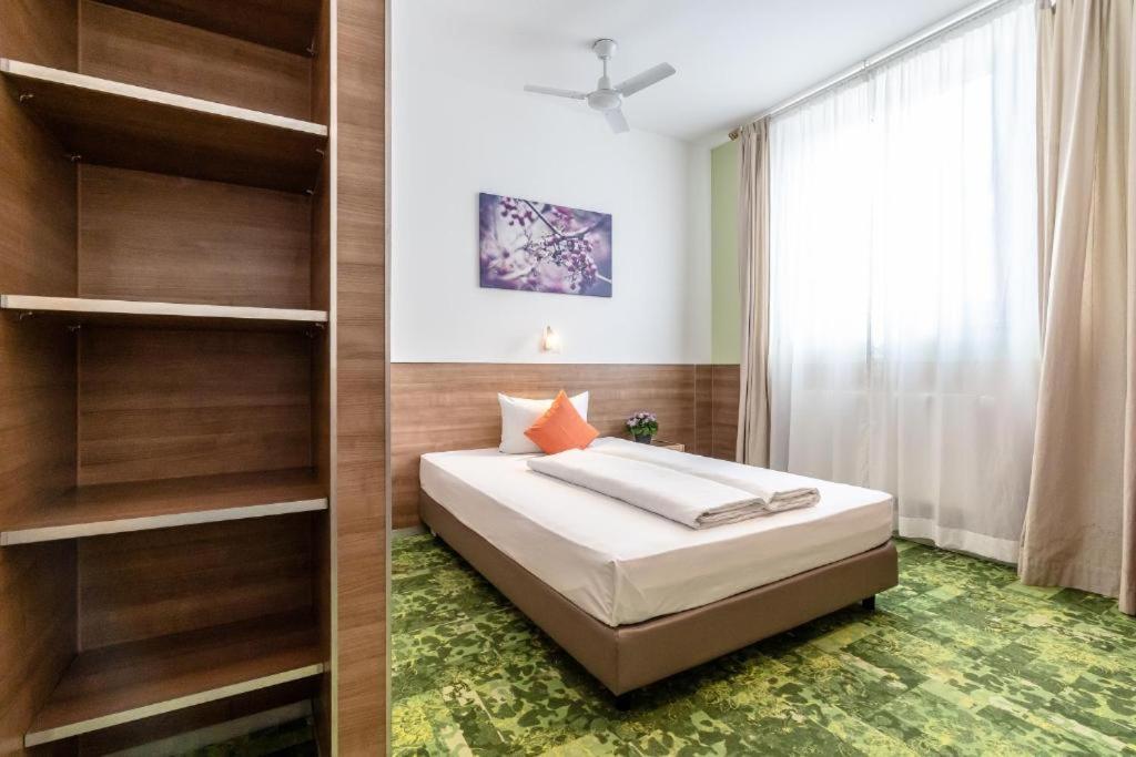 24Seven Apartments - Self Check-In Altdorf  Exteriör bild