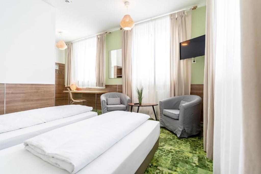 24Seven Apartments - Self Check-In Altdorf  Exteriör bild