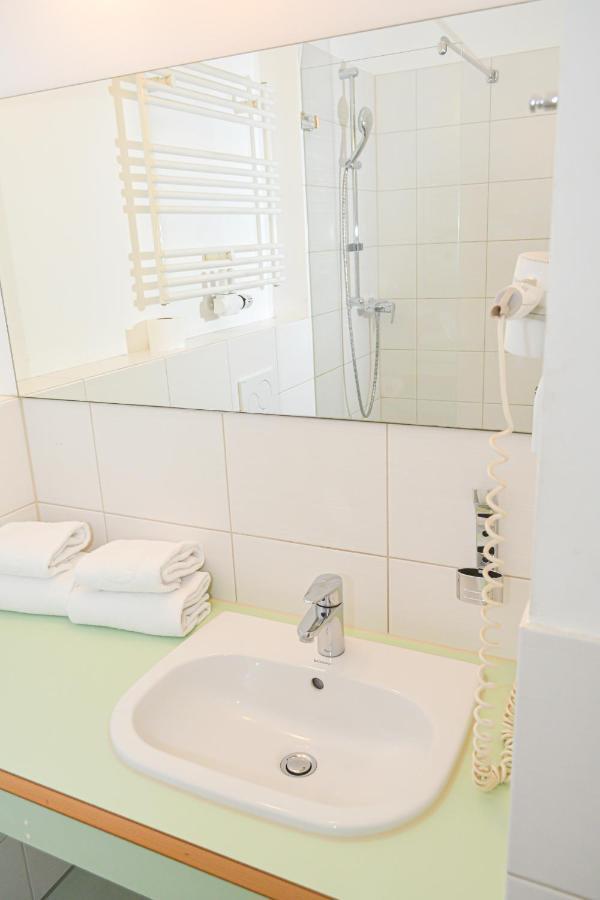 24Seven Apartments - Self Check-In Altdorf  Exteriör bild