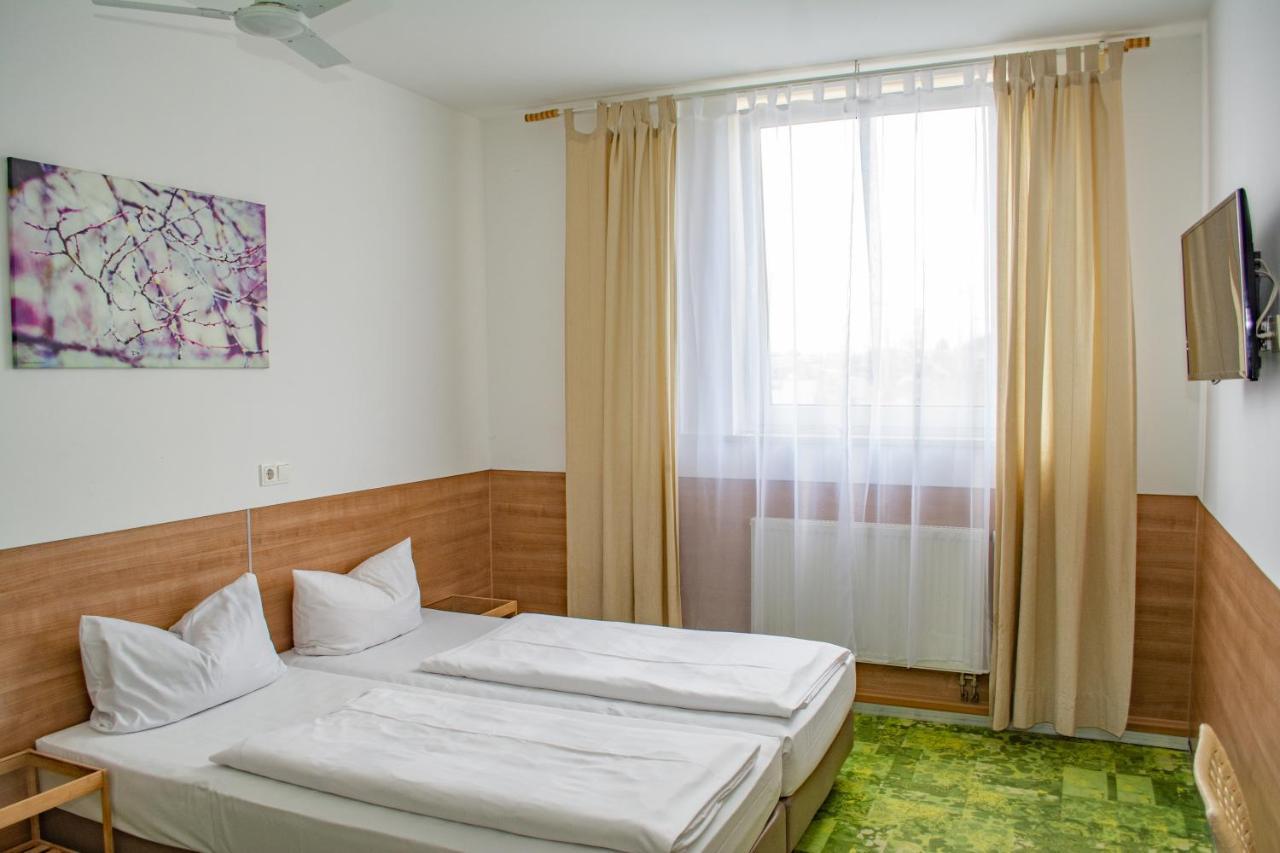 24Seven Apartments - Self Check-In Altdorf  Exteriör bild