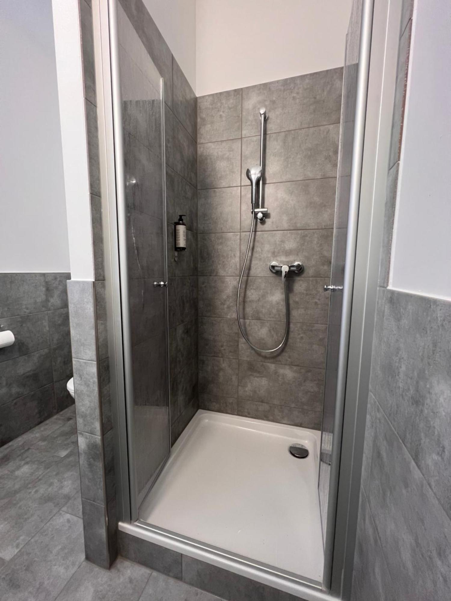 24Seven Apartments - Self Check-In Altdorf  Exteriör bild