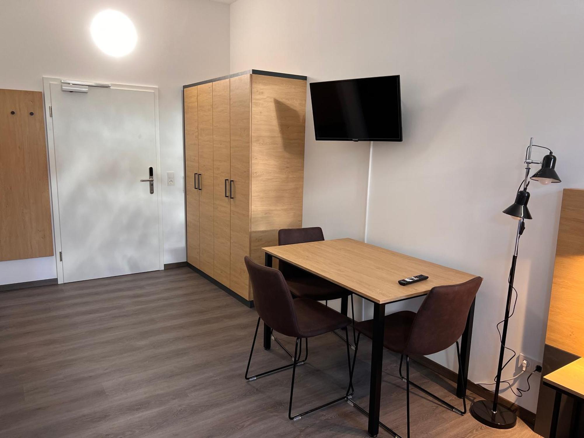 24Seven Apartments - Self Check-In Altdorf  Exteriör bild